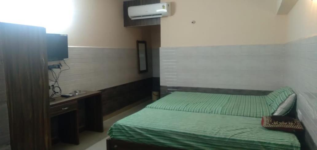Ns Vijay Shesha Mahal Hotel Tiruvannámalaj Kültér fotó